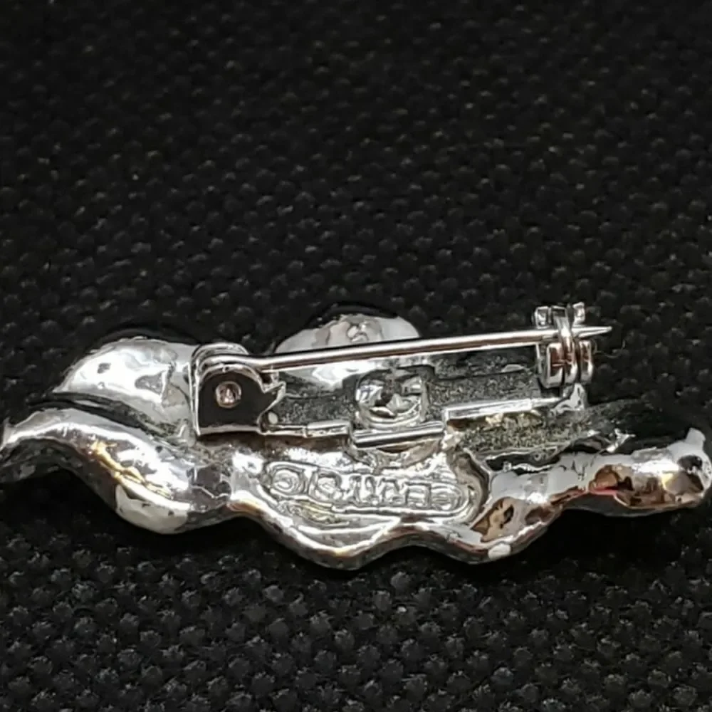 VINTAGE GERRY'S Silver-tone Leaf Pin Brooch Collectible Jewelry